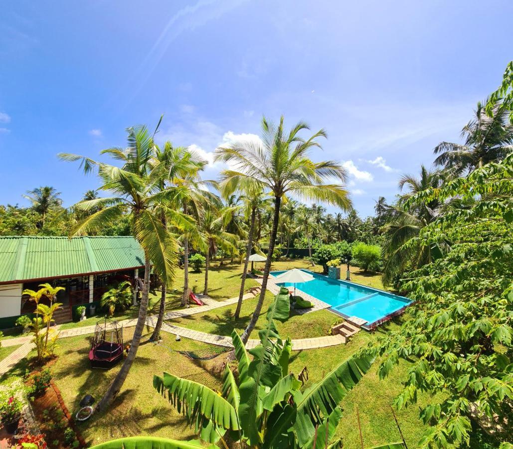 Hotel Bounty Ambalangoda  Buitenkant foto